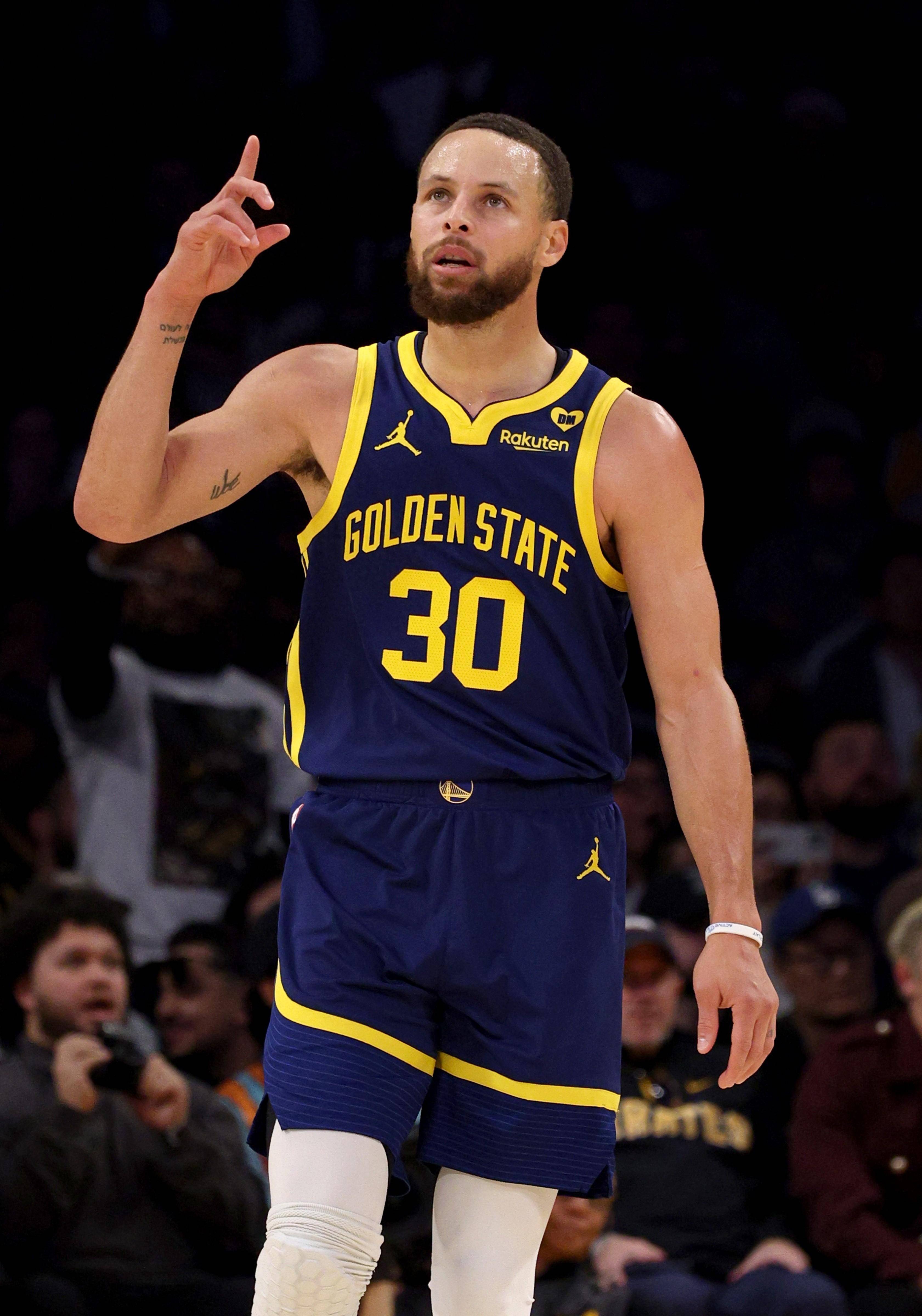 出低平球传 出低平球传